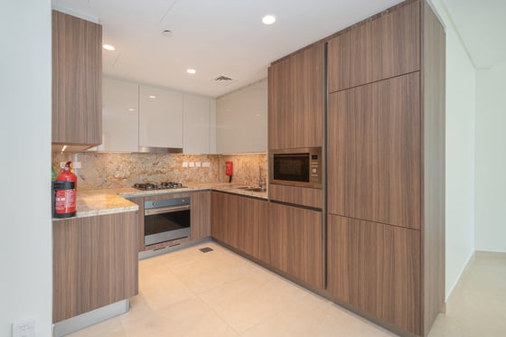 Upgraded Modern 2 Bed | 2 Balcony | Prime Location, picture 10