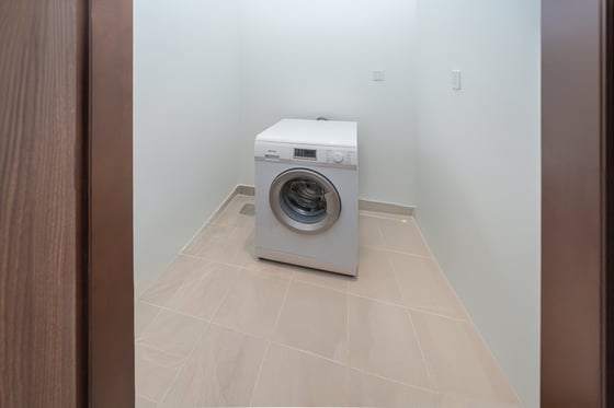 Upgraded Modern 2 Bed | 2 Balcony | Prime Location, picture 14