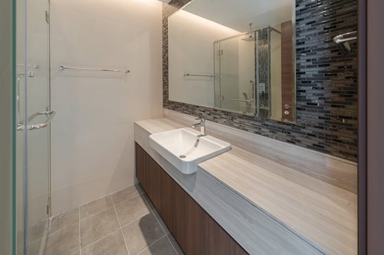 Upgraded Modern 2 Bed | 2 Balcony | Prime Location, picture 13