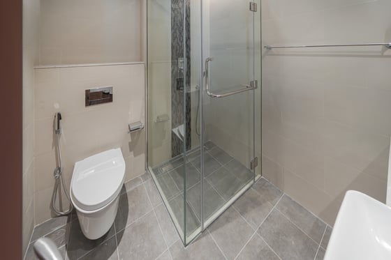 Upgraded Modern 2 Bed | 2 Balcony | Prime Location, picture 12