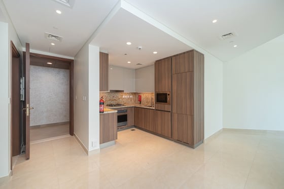 Upgraded Modern 2 Bed | 2 Balcony | Prime Location, picture 5
