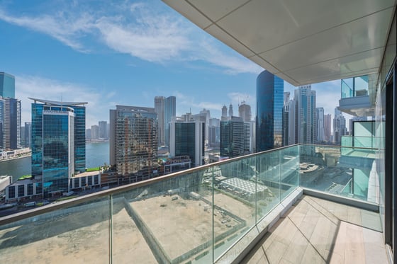 Upgraded Modern 2 Bed | 2 Balcony | Prime Location, picture 3