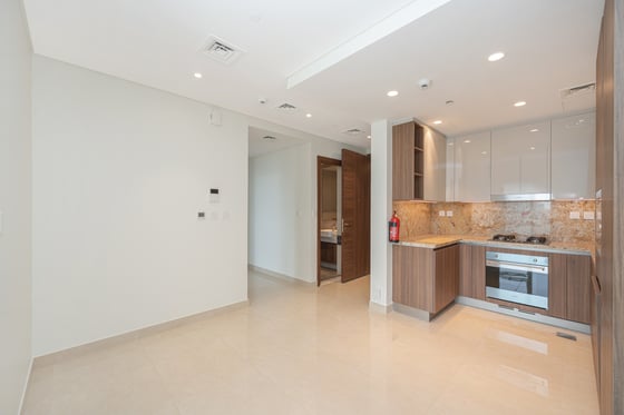 Upgraded Modern 2 Bed | 2 Balcony | Prime Location, picture 2