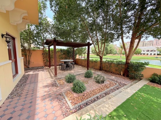 Exclusive | Lake View | Vacant on Transfer, picture 3