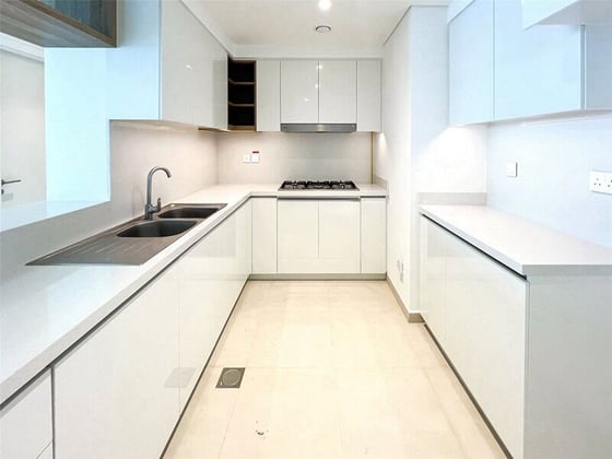 High Floor | PHPP | Vacant | Skyline Views, picture 2