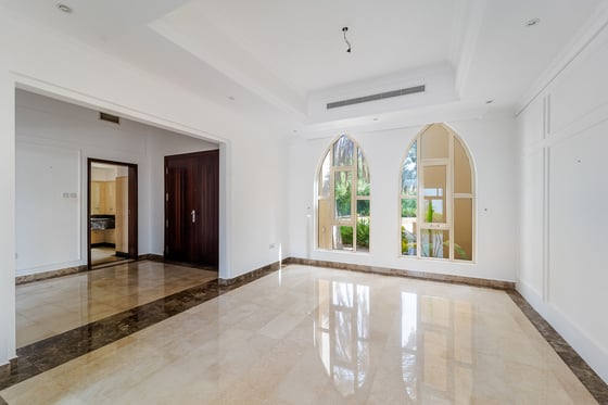 Vacant Now | Garden Hall | Skyline Views, picture 5