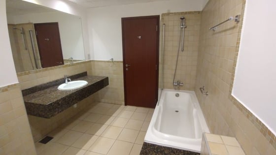 Vacant | Marina View | Upgraded........., picture 9