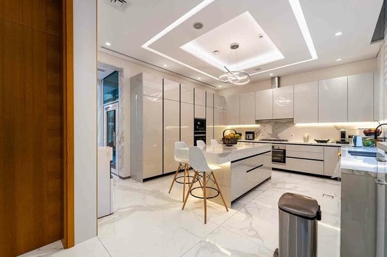 Ultra-Luxury Living | Furnished | Beach View, picture 8