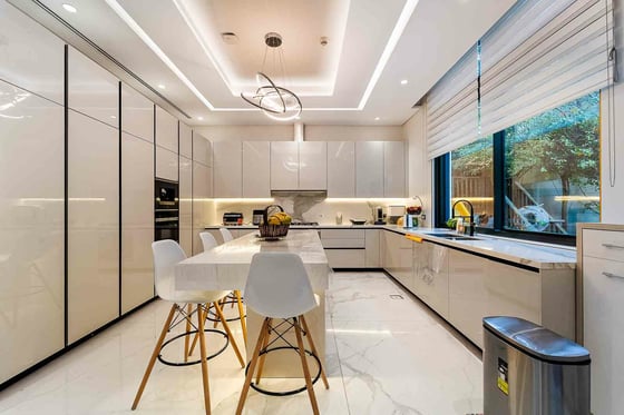 Ultra-Luxury Living | Furnished | Beach View, picture 7