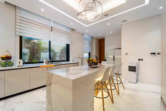 Ultra-Luxury Living | Furnished | Beach View, picture 9