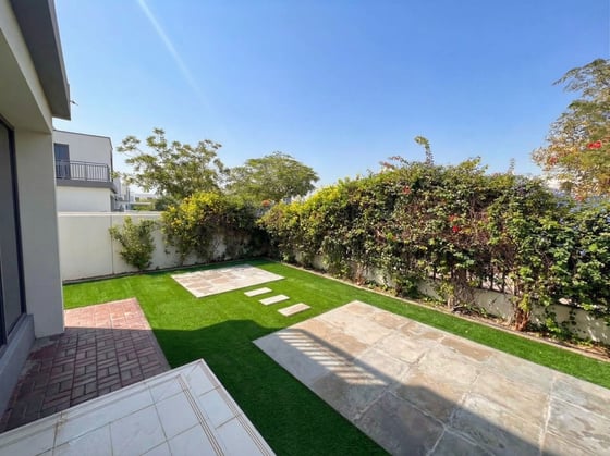Spacious Corner Plot | Park Facing | Vacant Soon, picture 2