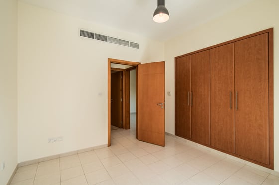 Well-Maintained Unit with Community View, picture 9