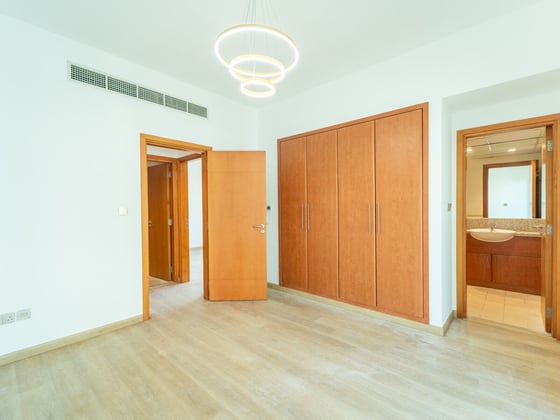 Well-Maintained Unit with Community View, picture 9