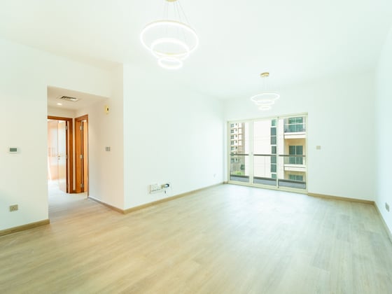 Well-Maintained Unit with Community View, picture 3