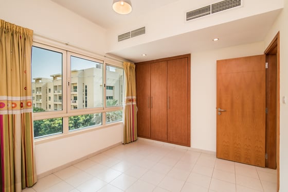 Well-Maintained Unit with Community View, picture 10