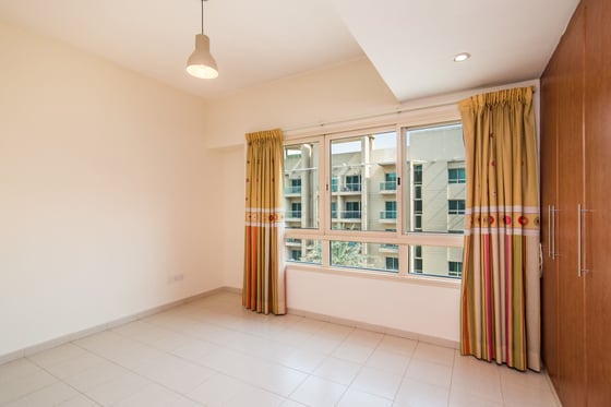 Well-Maintained Unit with Community View, picture 8