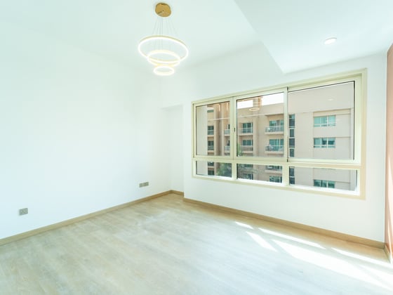 Well-Maintained Unit with Community View, picture 10