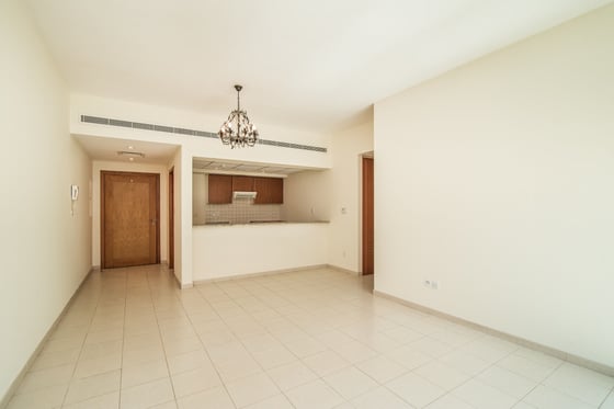 Well-Maintained Unit with Community View, picture 3