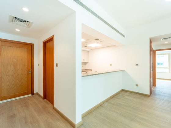 Well-Maintained Unit with Community View, picture 5