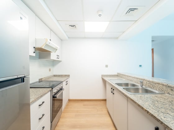 Well-Maintained Unit with Community View, picture 7