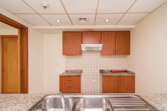 Well-Maintained Unit with Community View, picture 6