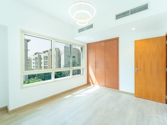 Well-Maintained Unit with Community View, picture 8