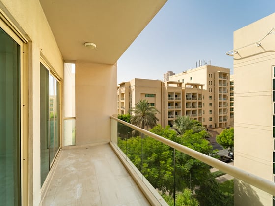 Well-Maintained Unit with Community View, picture 1