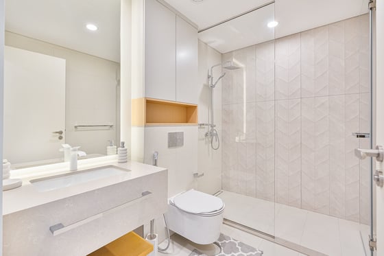Vacant | Full Sea View | Luxuriously Upgraded, picture 6