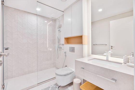 Vacant | Full Sea View | Luxuriously Upgraded, picture 8
