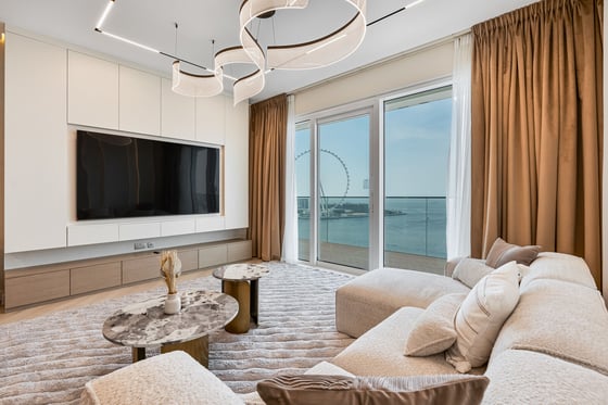 Vacant | Full Sea View | Luxuriously Upgraded, picture 2