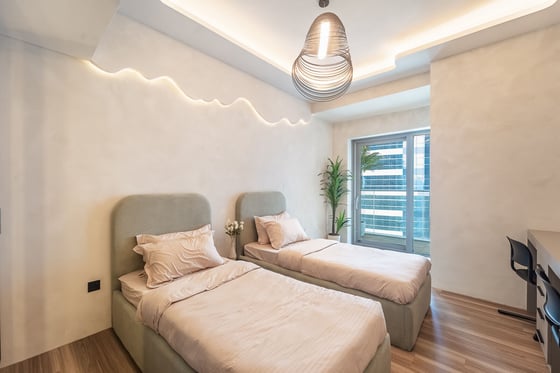 Quality Finishes  | Renovated  | Full Marina view, picture 16