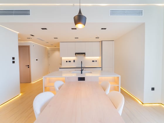 Fully Renovated | High Floor | Luxury | Turnkey, picture 3