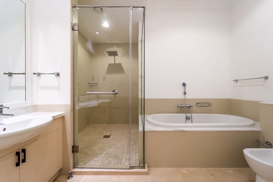 Fully Renovated | Triplex | Exceptional Space, picture 13