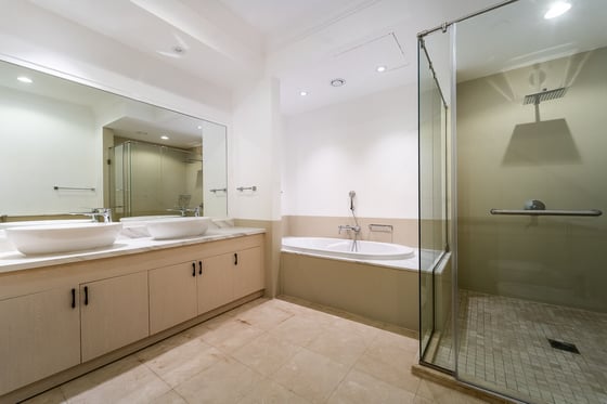 Fully Renovated | Triplex | Exceptional Space, picture 17