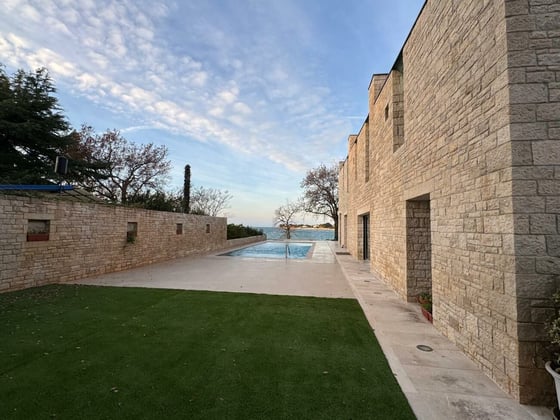 First line villa of outstanding architecture right by the be, picture 5