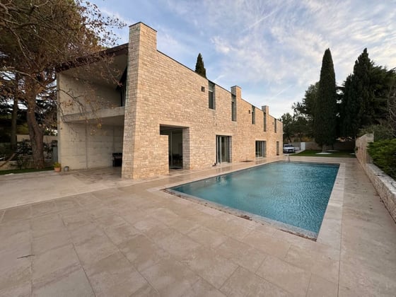 First line villa of outstanding architecture right by the be, picture 2