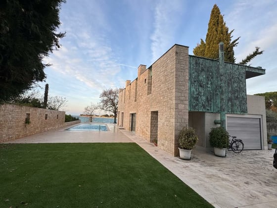 First line villa of outstanding architecture right by the be, picture 7