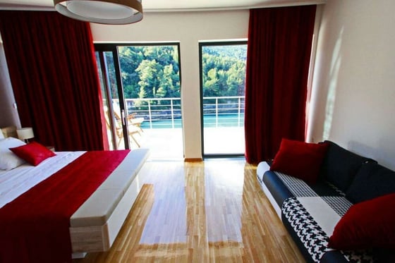 Beautiful newly built waterfront villa with swimming pool an, picture 12