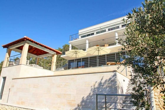 Beautiful newly built waterfront villa with swimming pool an, picture 16