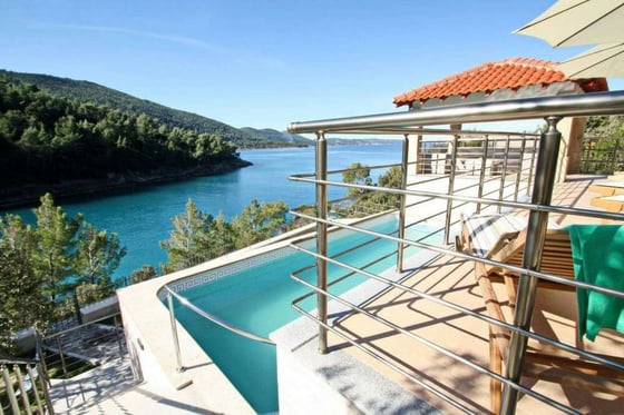 Beautiful newly built waterfront villa with swimming pool an, picture 1