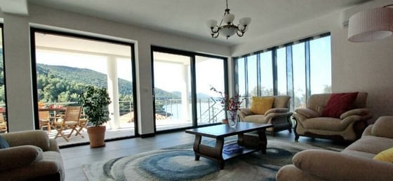 Beautiful newly built waterfront villa with swimming pool an, picture 13