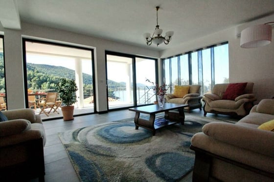 Beautiful newly built waterfront villa with swimming pool an, picture 6