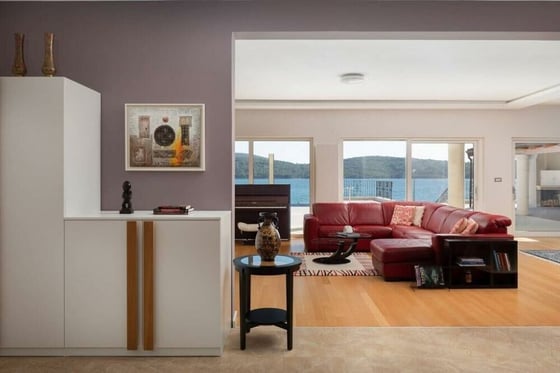 Price fell! Impressive, second-to-none waterfront villa in S, picture 19
