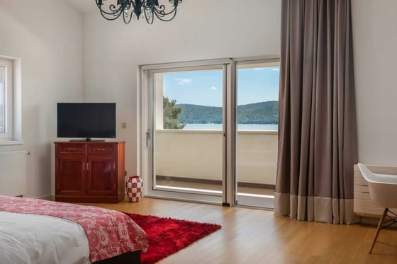 Price fell! Impressive, second-to-none waterfront villa in S, picture 16