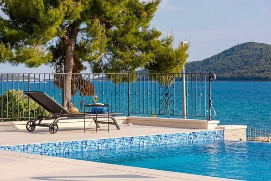 Price fell! Impressive, second-to-none waterfront villa in S, picture 2