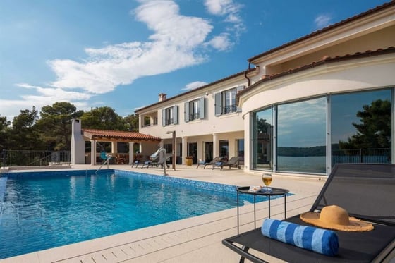 Price fell! Impressive, second-to-none waterfront villa in S, picture 7