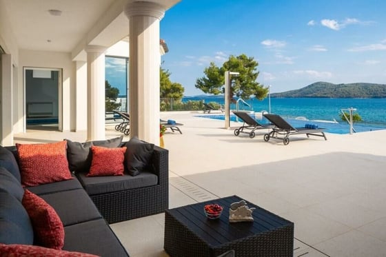 Price fell! Impressive, second-to-none waterfront villa in S, picture 8