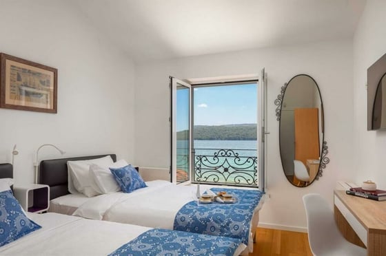 Price fell! Impressive, second-to-none waterfront villa in S, picture 15