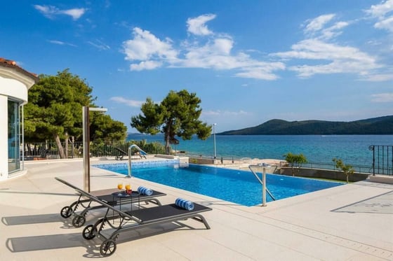 Price fell! Impressive, second-to-none waterfront villa in S, picture 5