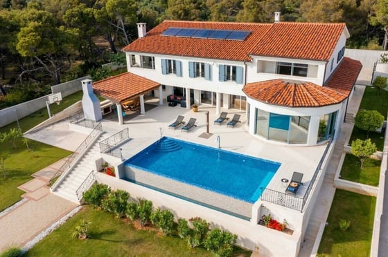 Price fell! Impressive, second-to-none waterfront villa in S, picture 9
